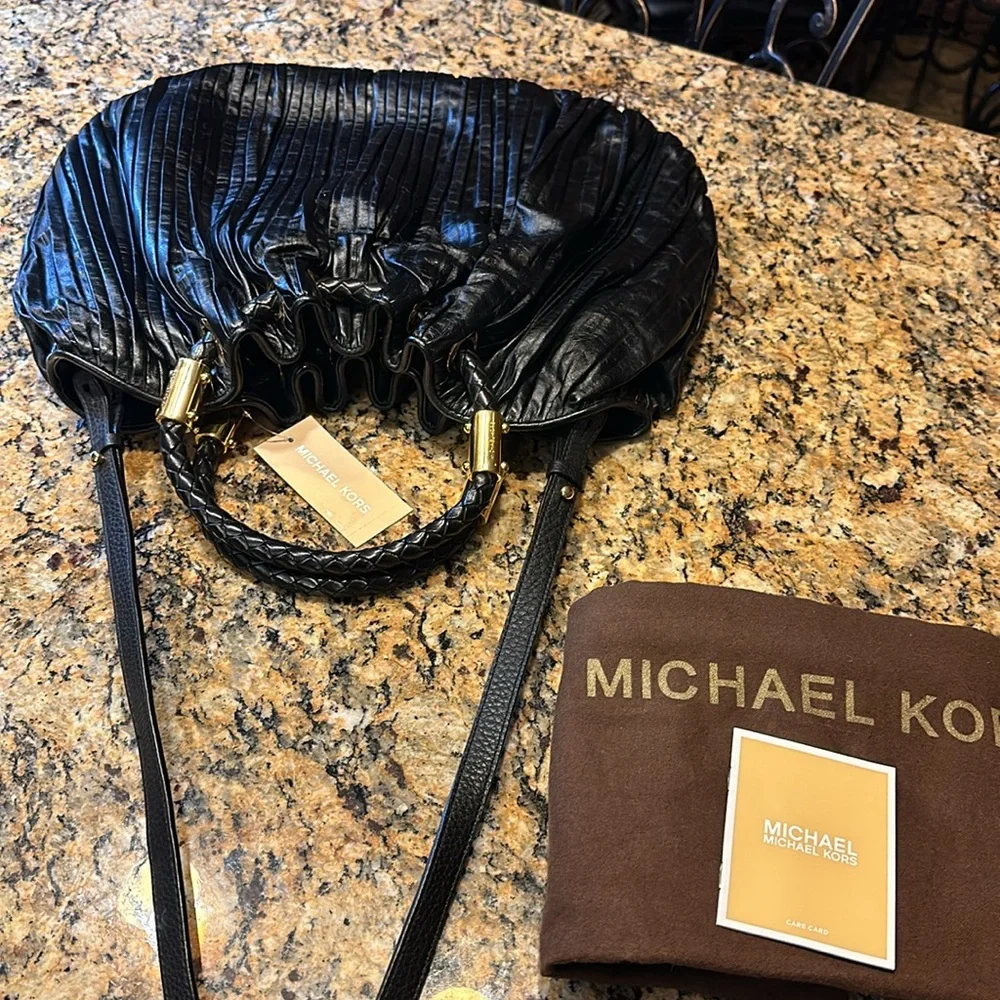 Michael Kors ❤️Skorpios Vintage Collection Ring Tote Crossbody Bag
~NWT~ - Picture 13 of 13